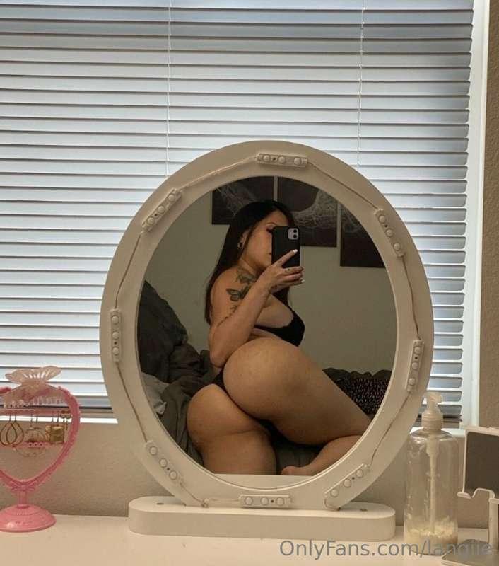 join me in bed? 🍑