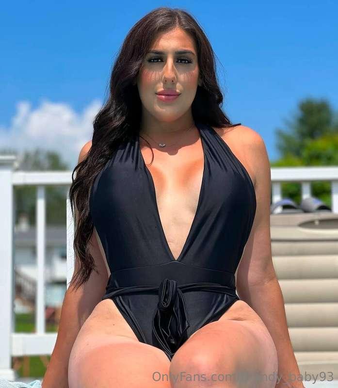 Baby I want to play with you right now 😍 Show me your best d..