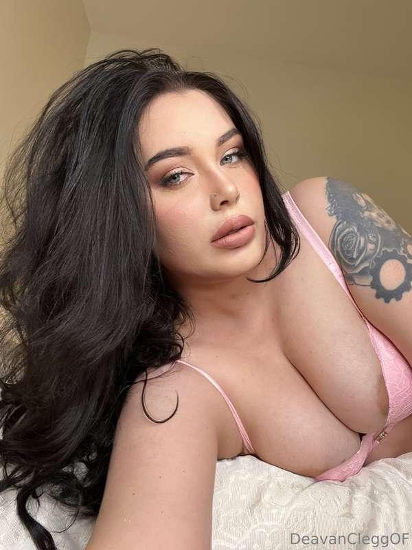New photo set 🥵unlock all photos. Lying in bed in pink lace ..