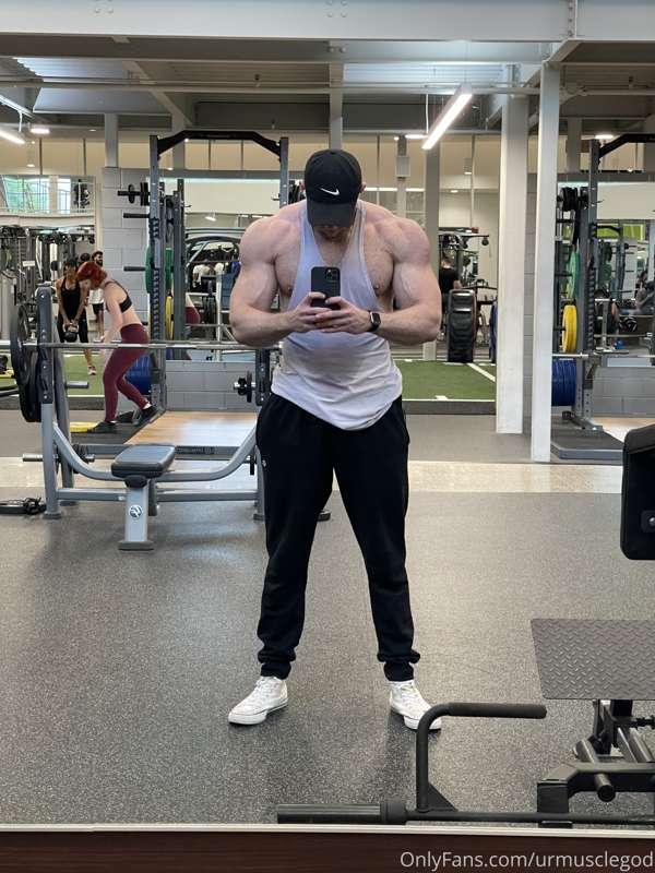 $50 and i'll post flexing in the sauna ... 4K quality