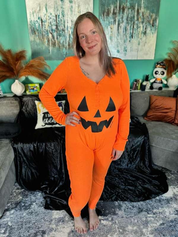 Lots of Halloween content coming! Get ready 😘Pssssssst….swip..