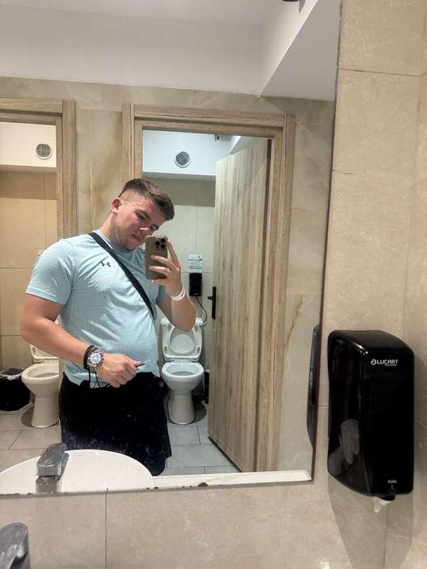 This all inclusive holiday I am on right now, is actually making me huge !
