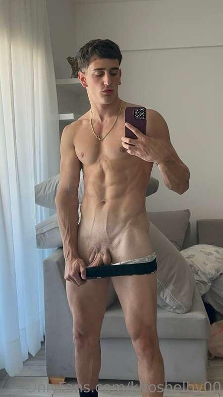 Buenos días ☀️ hoy me levante súper HOT🔥
Tu también?🫣

Good ..