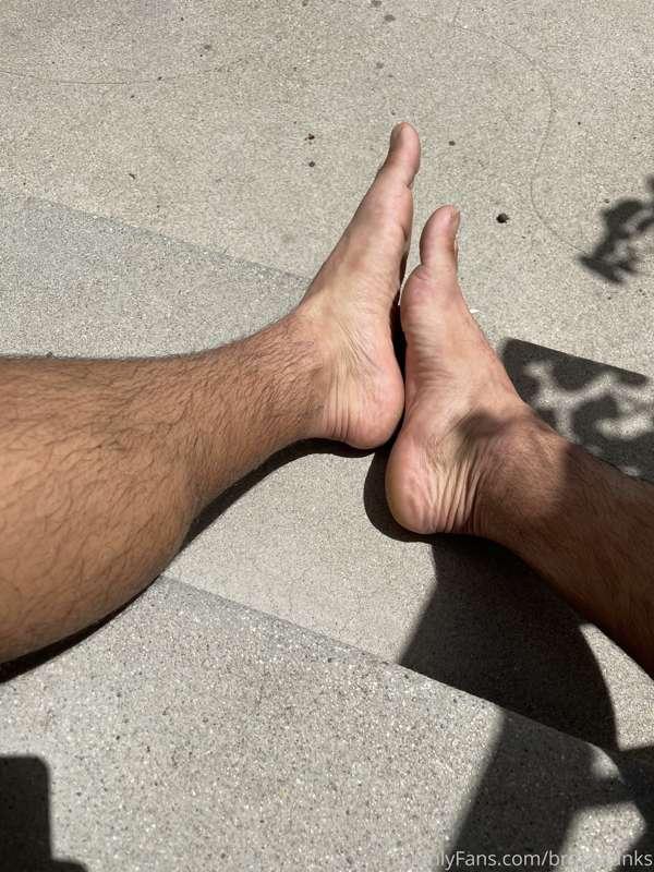 Everyone’s always asking for feet. If i get at least 100 lik..