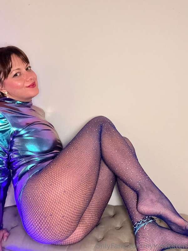 Goodmorning nylon lovers 💕 One of you sent me this bodysuit ..