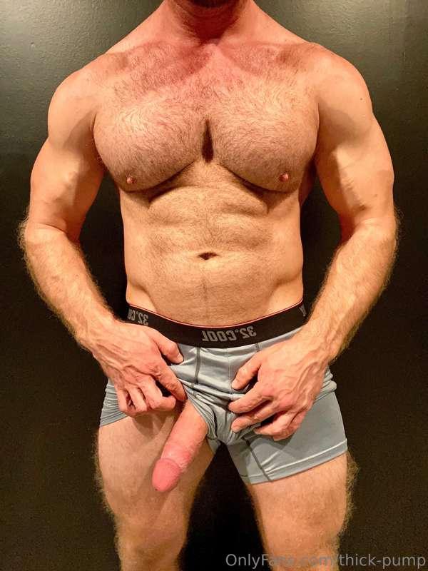 Muscle Daddy Monday is here 😈 