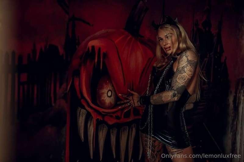 The next 48 hours I am celebrating early Halloween 🎃Wanna jo..