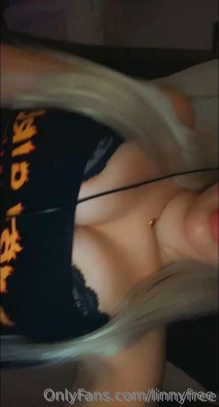 Gamer girl video , this one was highly liked on my paid of 😶..