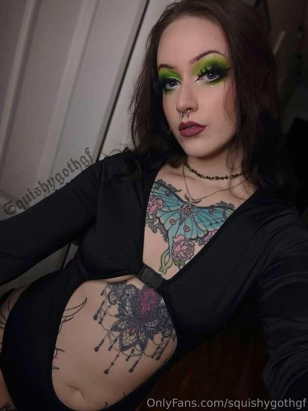 Photo set from a big stuffing I filmed with my feeder 🤤
I ha..