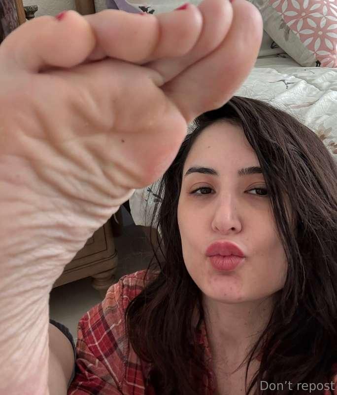 For the feeties haha tip for more pics bb