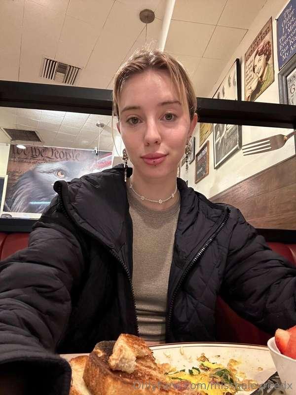 Having a little 6am breakfast before my dialogue day today 😅..