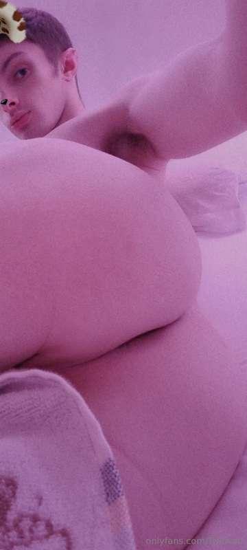 Soft skin, soft kisses 😗