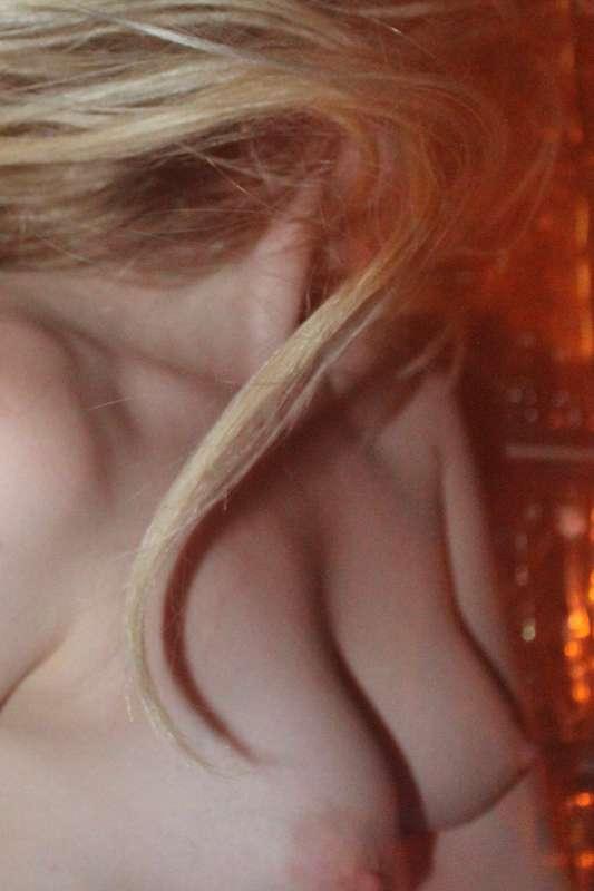 I like blurry photos the same way I like bruises on me
I lik..