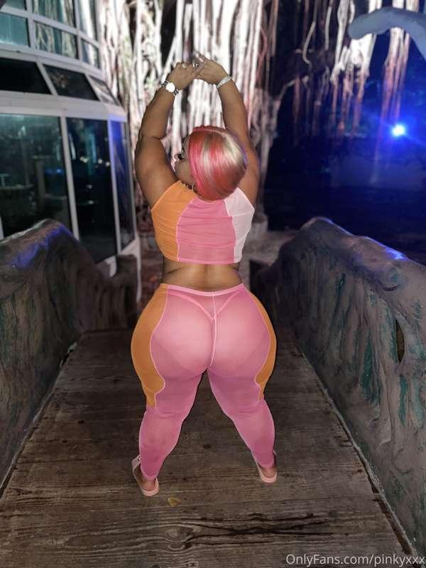 WIDE LOAD WEDNESDAY 🤪🍑