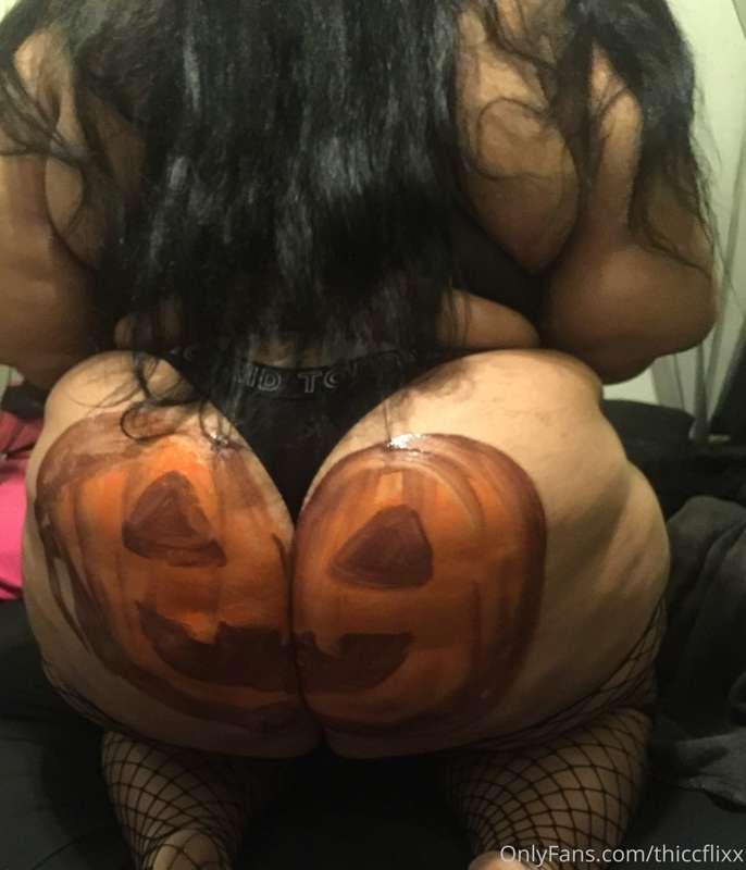 Someone buy me a pumpkin pie so I can eat for you. 🥰💓.🕷 Enjo..