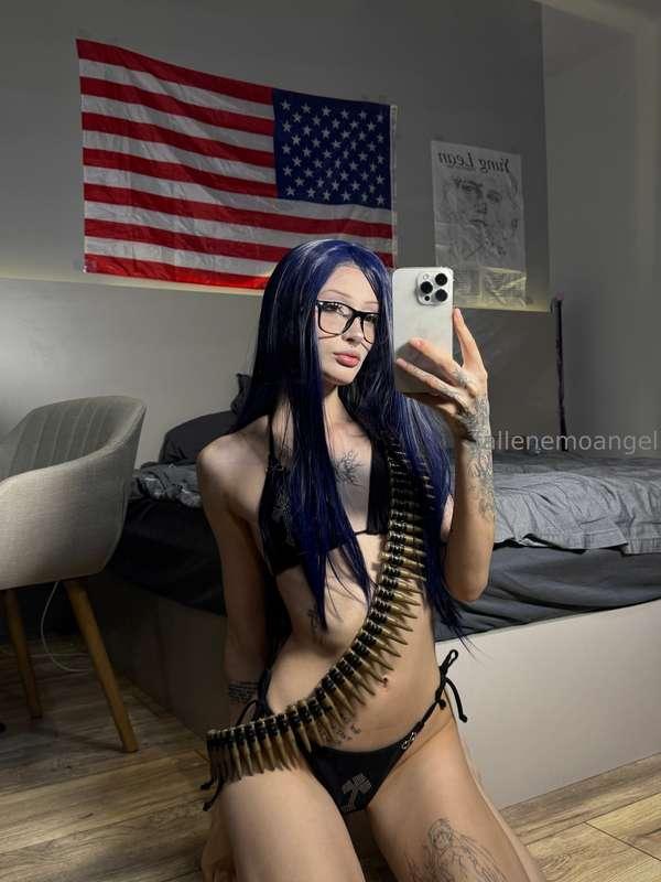 do u think blue hair will suit me?><