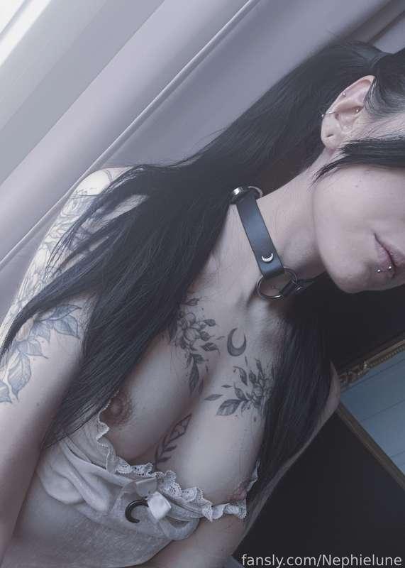 Just a small boobs goth girlfriend who dreams of having her pretty dress ripped off ☁️🖤 

 · ˚☁︎ ｡⋆ ☽˚｡ · #goth #alternative #petite #brunette #witch #tattoos #fantasy #smallboobs #inked · ｡˚☾ ⋆ ｡ ☁︎˚ · 