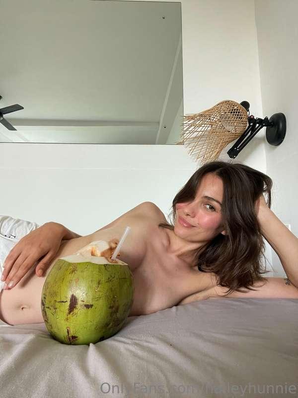 Stay hydrated lovers! 🥥🌴