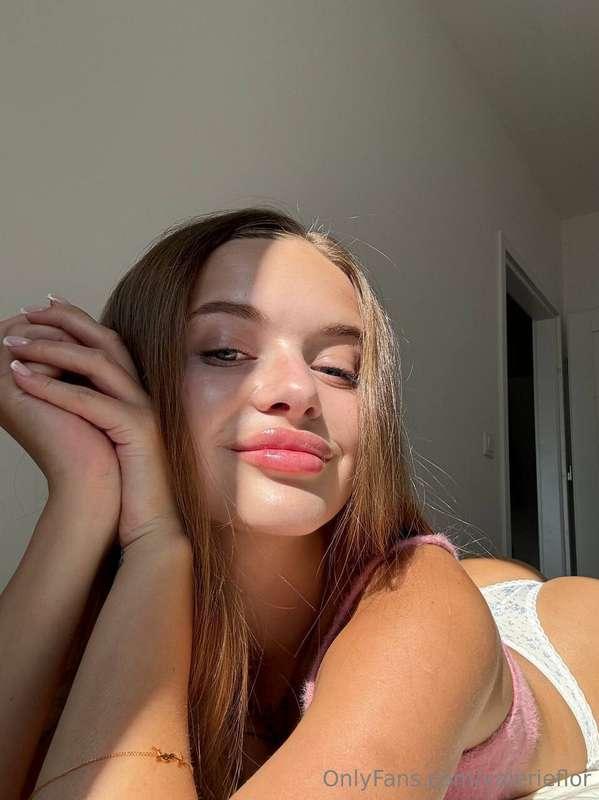 I'm lying on the bed and you can lie on my buns ❤️🍑