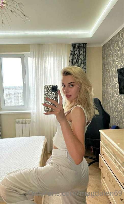 Baby? 😈 It’s lunch time with me😉 Shall we?💖