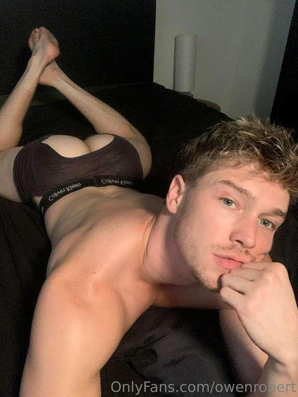 hope you're hungry 😈 extra spicy vid coming to your DMs this..