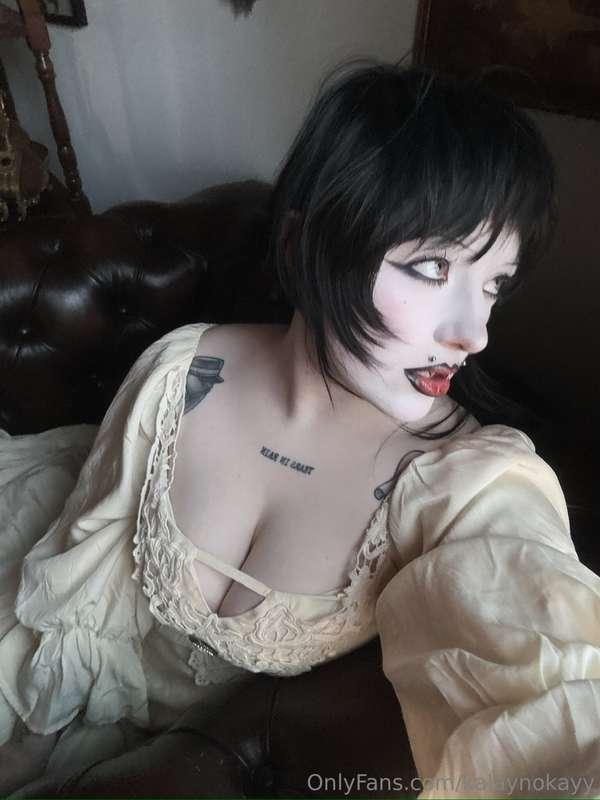 i'm in full dommy mommy mode so DM me asap if u need ur life..