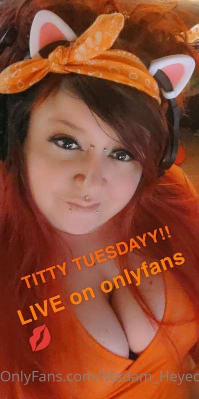 Lets flirt and giggle and wiggle on this tremendous titty Tu..