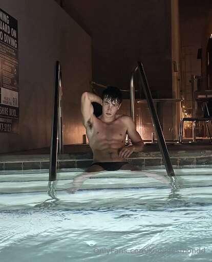You got me all wet, can you dry me off? 💦🍆