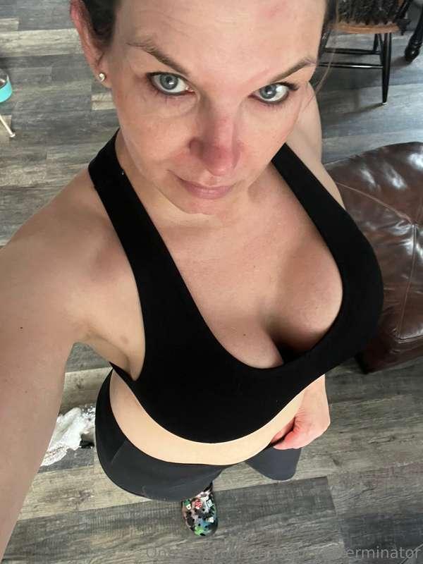 Item of the day Today’s item is my nice gym bra. It is stret..