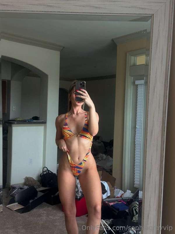 Take me to the beach and I'll let you rub sunscreen on me 😏