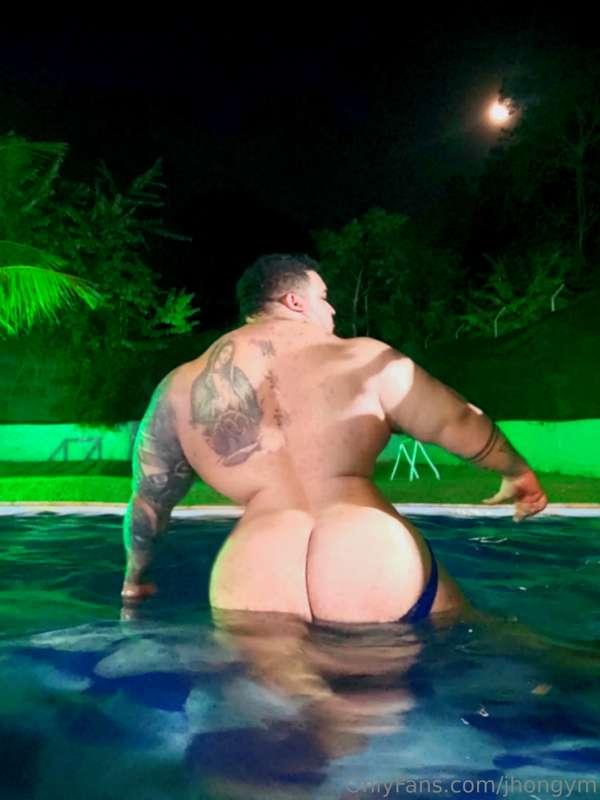 ¿Me acompañas a la piscina?

Will you accompany me to the po..