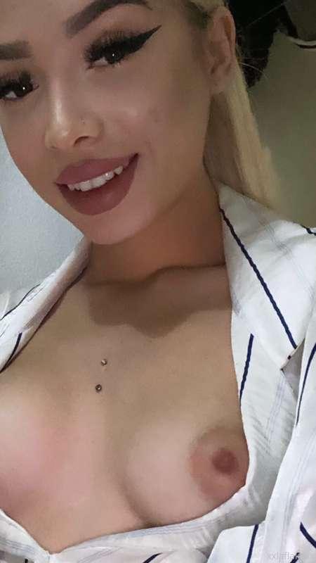 I want them to eat my tits😍😋🤭
Me comes las tetitas?😍😋😏