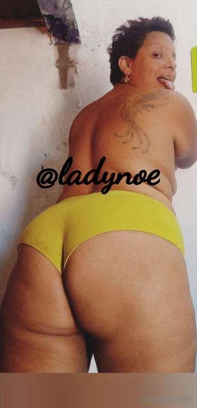 🍑 @ladynoe 🍑