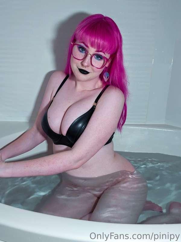 Damn the cleavage!!! and my lil feetsies