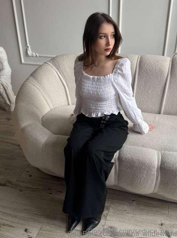 🟢CLICK HERE - @evelina_wildewood 🟢 This cutie is online and ..