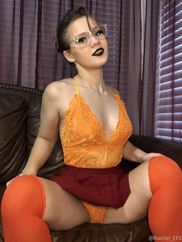 Velma Upskirt booty set! 

Make sure you swipe to see the ce..