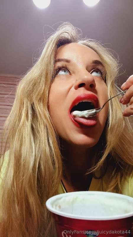 Baby, can I swallow your cum? 🥺(😈)