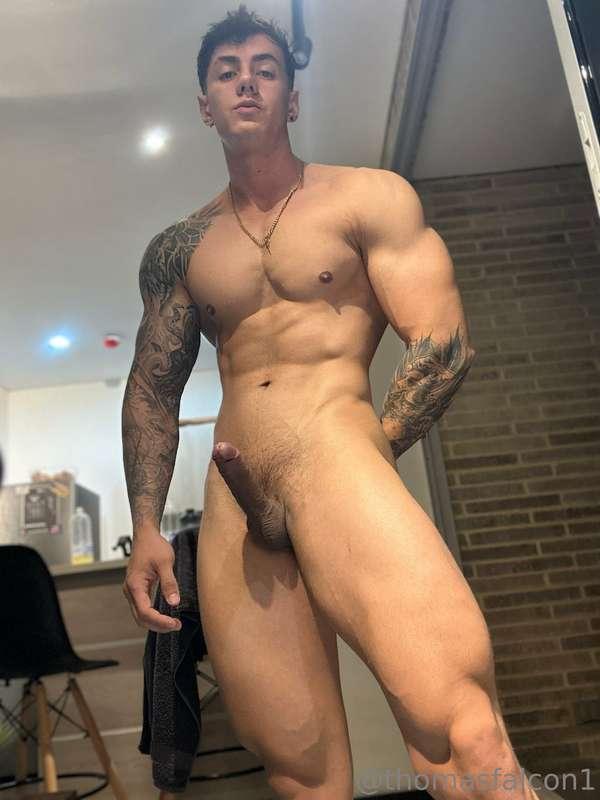 Just want my fans are Team tops? 🍆 Or team bottom? 🍑
Coment ..