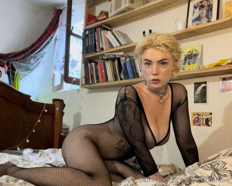jejeblondie image #2