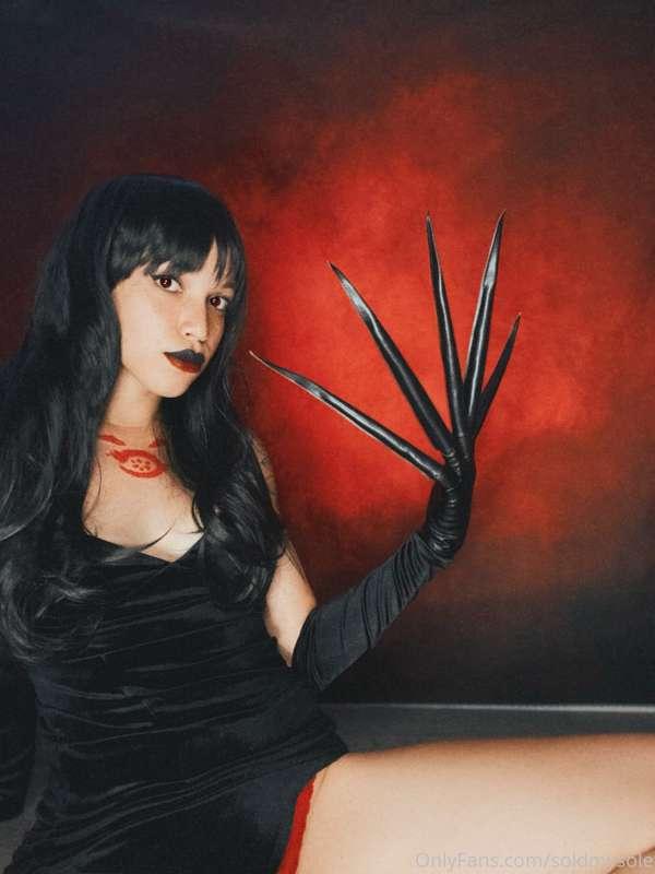 Fullmetal Alchemist “Lust” cosplay. Let me know which pictur..