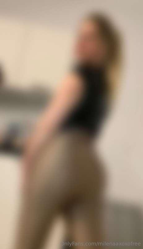 My Big Bubble Butt in Spandex Leggings and my Big Tits in a ..