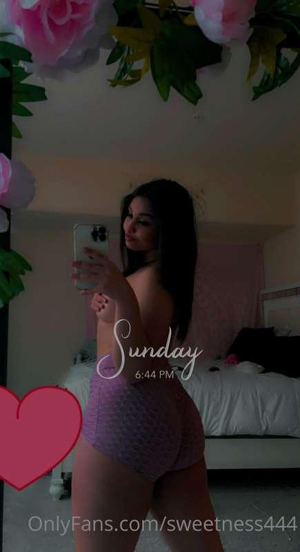 Come chill w me 🥰