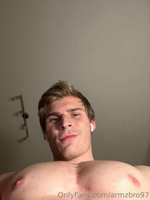 armzbro97 image #0