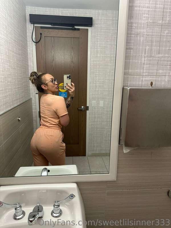 if you wanna see the naughty pics I took on break send me a ..