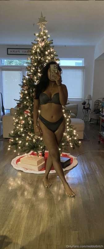 I wish it was Christmas in June!🎄☀️ Would you wrap it upppp ..