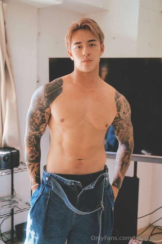 Bare skin, low rise, high heat 🔥😈No distractions — just you ..