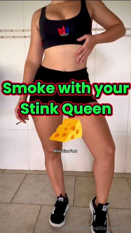 Your Smelly Queen smoking and relaxing 😈🔥
I look even hotter..