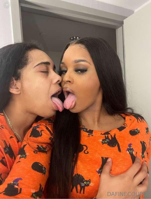 OPEN YOUR MOUTH👅