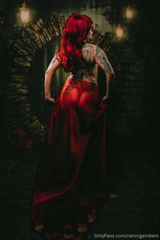Autumnal Poison Ivy cosplay set. I made the costume myself ^..