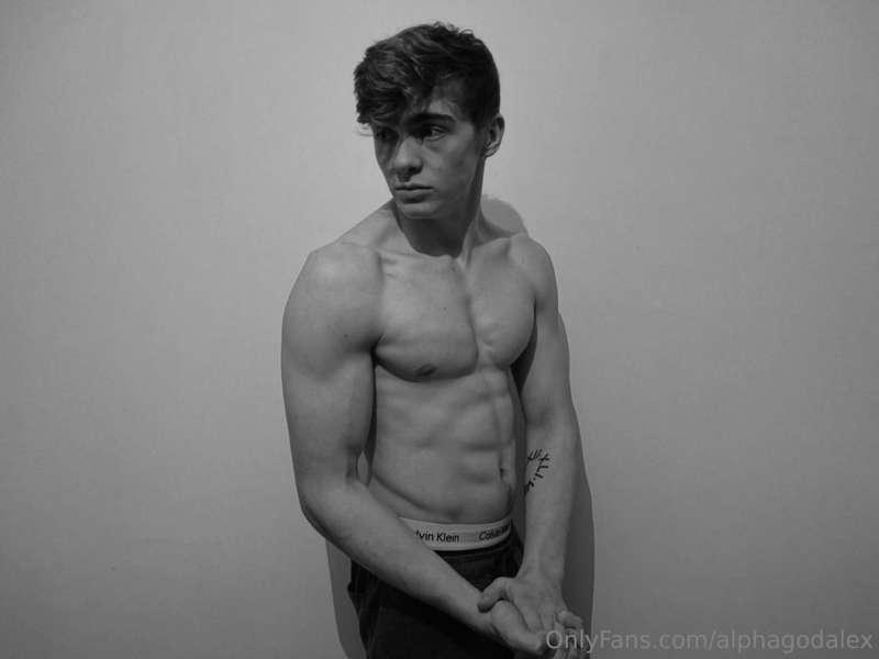 Throwback to when I was 18 and still a fucking perfect speci..